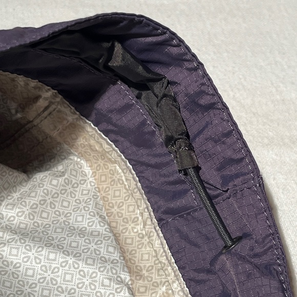 North Face Purple Hyvent Lightweight Rain Jacket- Size L - Picture 12 of 16